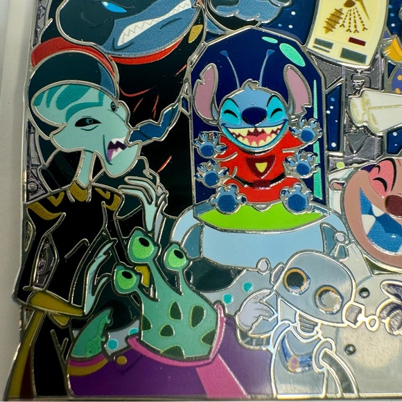 NWT. Disney Lilo & Stitch Alien Cast Pin. Supporting alien cast members - Picture 4 of 8